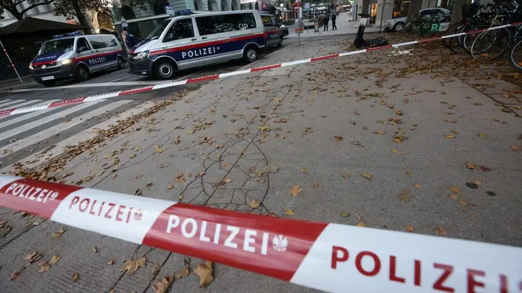 Bécsben, egy kiégett Mercedesben találták meg egy 21 éves ukrán fiatal holttestét. Fotó: Reuters