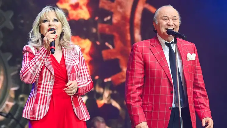 Korda György és Balázs Klári koncertje a Debreceni Egyetem yoUDay – Te napod című tanévnyitó stadionshow-ján a debreceni Nagyerdei Stadionban 2023. szeptember 13-án este (Fotó: MTI/Czeglédi Zsolt)