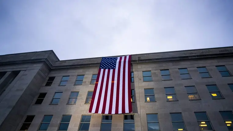 Lezárták az amerikai védelmi minisztérium épületét, mert veszélyes anyag kerülhetett a levegőbe. A kiemelt kép illusztráció. (Fotó: MTI/Shawn Thew)