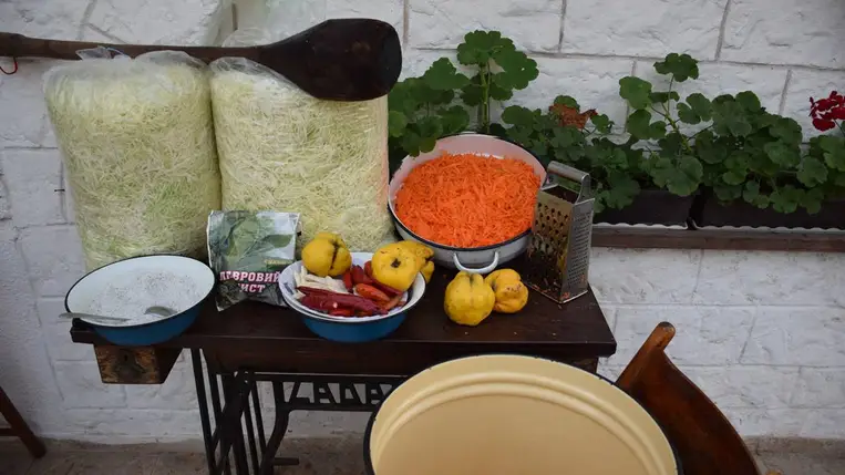 Téli ízek, régi illatok, közösségi emlékek - A savanyú káposzta dicsérete