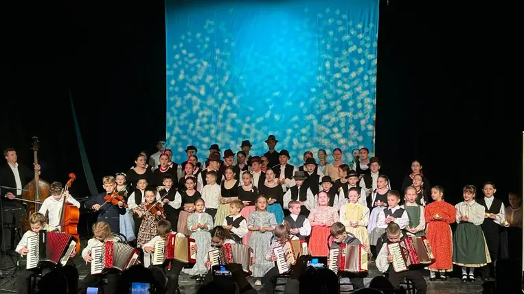 Ünnepi gálakoncerttel zárták az évet a Beregszászi Rezeda Folkműhely növendékei