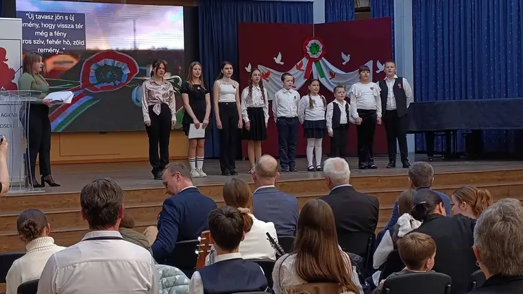 A KMNE alkotói pályázatának díjátadó ünnepségén - Tisztelet a bátraknak 