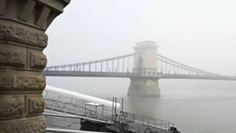 Budapest, 2025. január 2. A Lánchíd ködös időben 2025. január 2-án. MTI/Máthé Zoltán