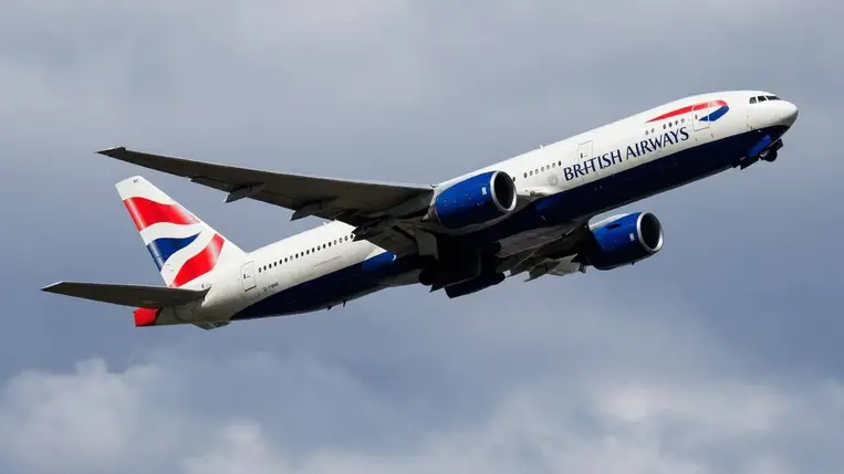A kerozinellátás miatt lazít a brit kormány az Oroszország elleni szankciókon / Fotó: Soos József / Shutterstock