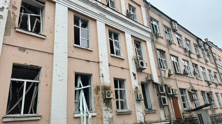 Kijevben az orosz támadás következtében megsérült az oktatási minisztérium épülete. Fotó: Internet