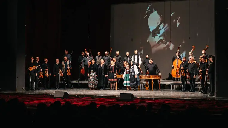 Kallós Zoltán kincsei - Emlékműsor a Kincses városban. Fotó: Erdélyi Hagyományok Háza