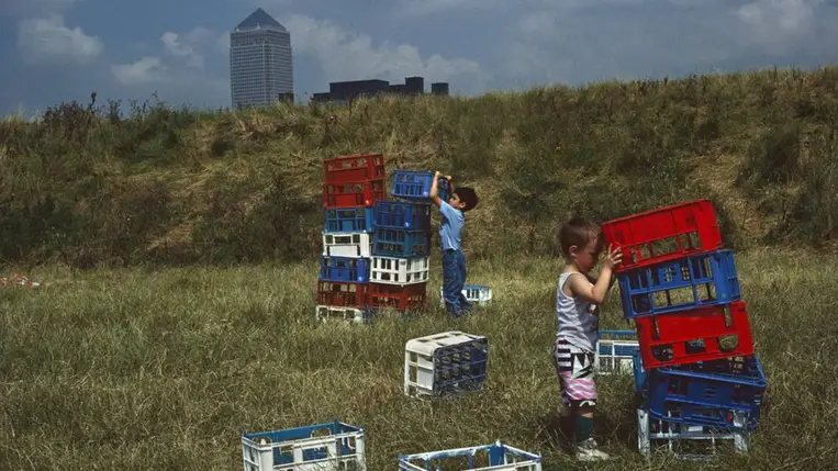 Gyerekek játék közben. Fotó: Richard Baker / In Pictures Ltd. / Corbis / Getty Images