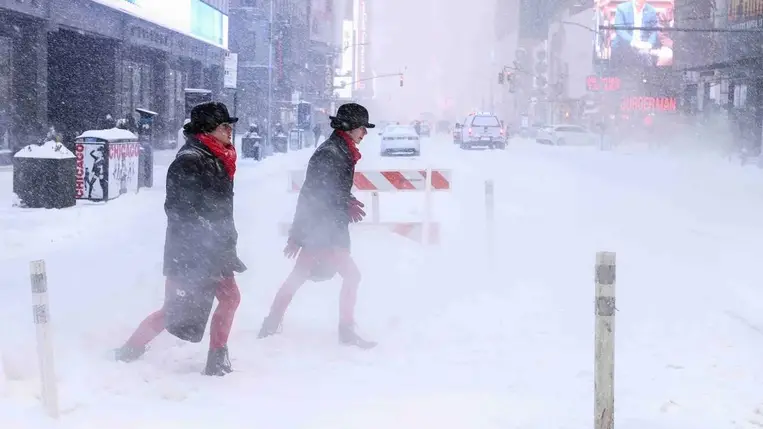 Az Egyesült Államokban 3600 kilométer hosszan téli viharzóna húzódik végig a délnyugati részétől az északkeleti államokig.  Fotó: CHARLY TRIBALLEAU / AFP