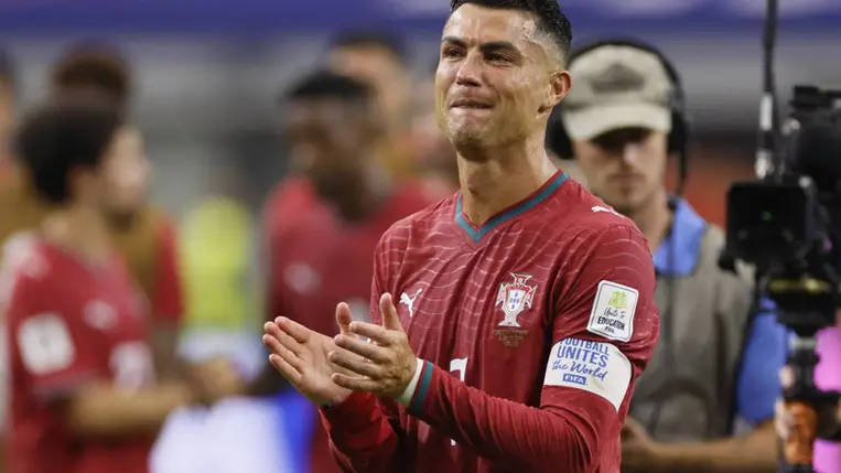Cristiano Ronaldo, a portugál válogatott játékosa könnyekben tör ki a Portugália és Spanyolország közötti, a 2026-os FIFA Labdarúgó-világbajnokság nyolcaddöntőjét követően a dallasi stadionban. Fotó: Richard Sellers / Allstar / Getty Images Hungary