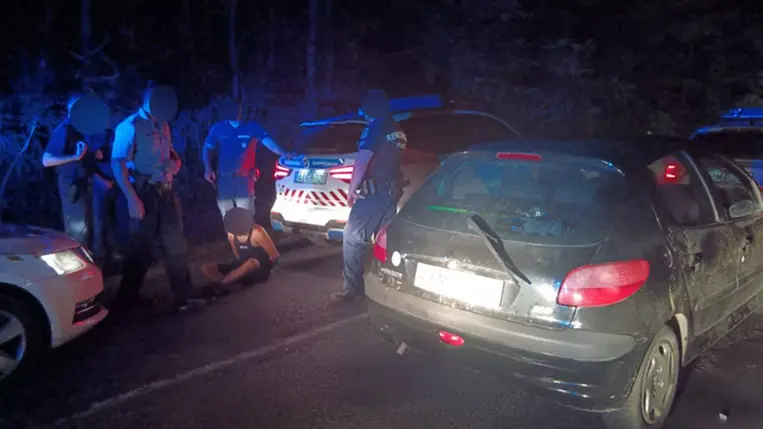 Autós üldözés volt Székesfehérvártól egészen a Balatonig. Fotó: Police.hu
