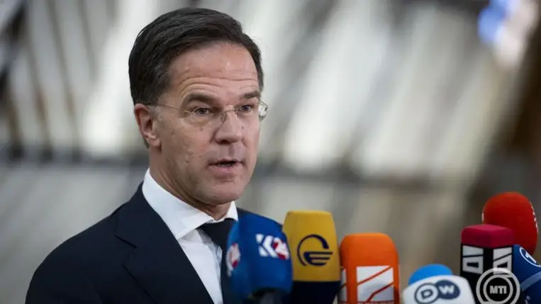 Mark Rutte NATO-főtitkár nyilatkozik az európai uniós tagállamok védelmi minisztereinek tanácskozása előtt Brüsszelben 2024. november 19-én. MTI/Bodnár Boglárka