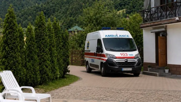 Mentők szállítottak kórházba egy 13 éves fiút a Huszti járásban. Illusztráció