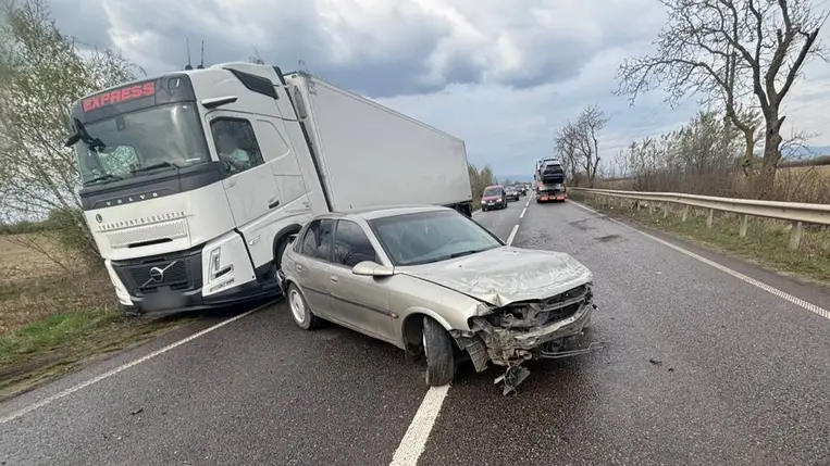 Több szabálysértést is elkövetett az a sofőr, aki ittasan okozott balesetet Ungvár közelében. Fotó: Kárpátaljai Járőrszolgálat