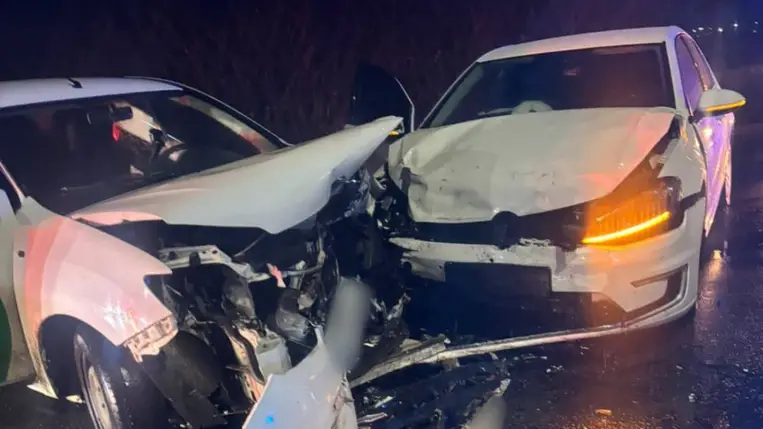 Egy Renault márkájú gépjármű vezetője összeütközött egy Volkswagen típusú autóval.. Fotó: Kárpátaljai Járőrszolgálat