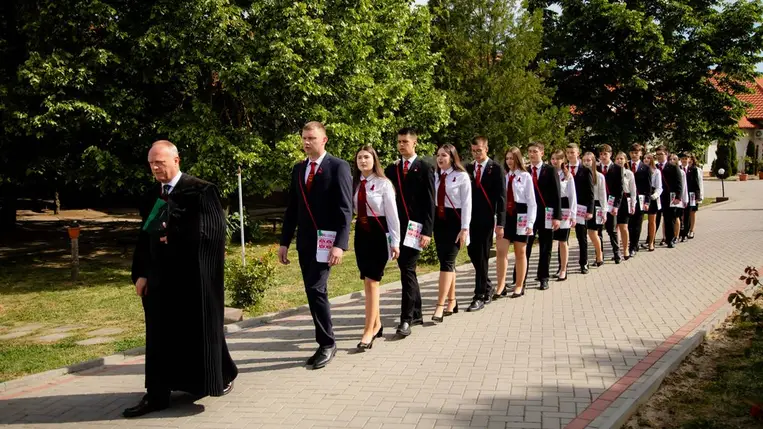 Ballagási ünnepség a Nagyberegi Református Líceumban - Erős torony az Isten.  Fotó: Torisnya Fruzsina
