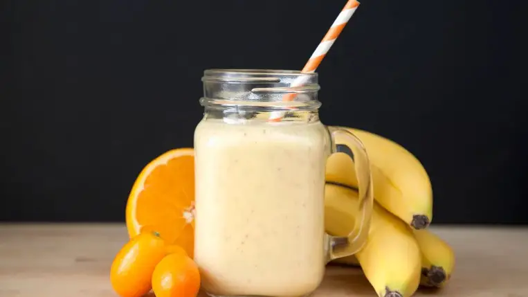Ezért ne tegyen banánt a bogyós gyümölcsös smoothie-ba