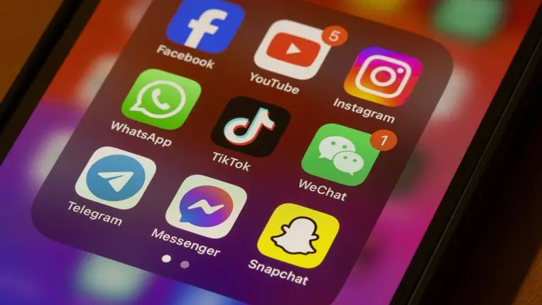 Az évtized végéig megszűnnek a 2G-mobilhálózatok Magyarországon, rengeteg mobiltelefon használhatatlanná válhat / Fotó: Tada Images / Shutterstock