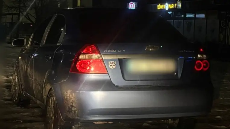 Kábítószer hatása alatt vezetett és jogosítványa sem volt: felelősségre vonták a szabálysértőt Ungváron. Fotó: Kárpátaljai Járőrszolgálat