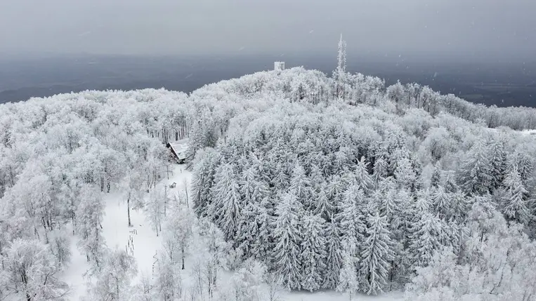 Erdélyben forgalomkorlátozásokat vezettek be, iskolákat zártak be az újabb havazás miatt. Illusztráció. Fotó: MTI/Komka Péter
