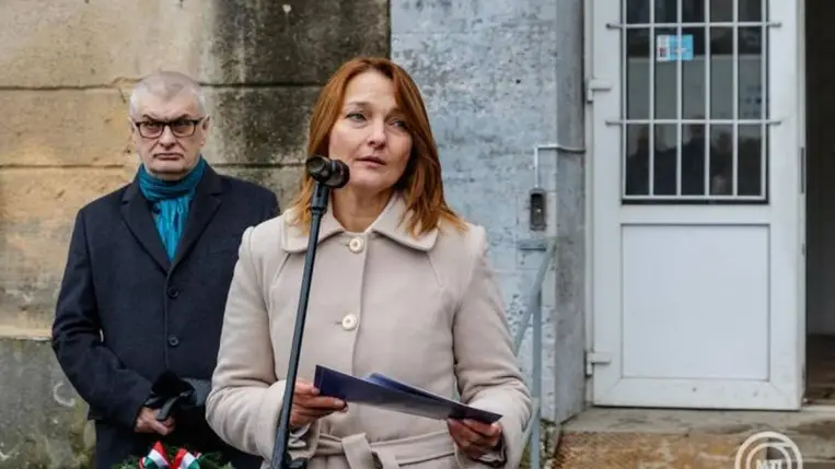 Novák Irén, a Kulturális és Innovációs Minisztérium művészetért és közösségi művelődésért felelős helyettes államtitkára beszédet mond a magyar kultúra napja alkalmából tartott megemlékezésen. MTI/Nemes János