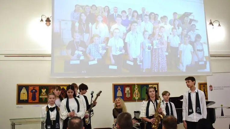 A remény hangjai – Várnagy Andrea és a ZeneVarázslat - növendékeinek koncertje a magyar kultúra napja alkalmából a „GENIUS” Jótékonysági Alapítvány szervezésében