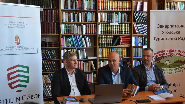 Könyvbemutató a Rákóczi Egyetemen - A Beregszászi kistérség turisztikai almanachját méltatták