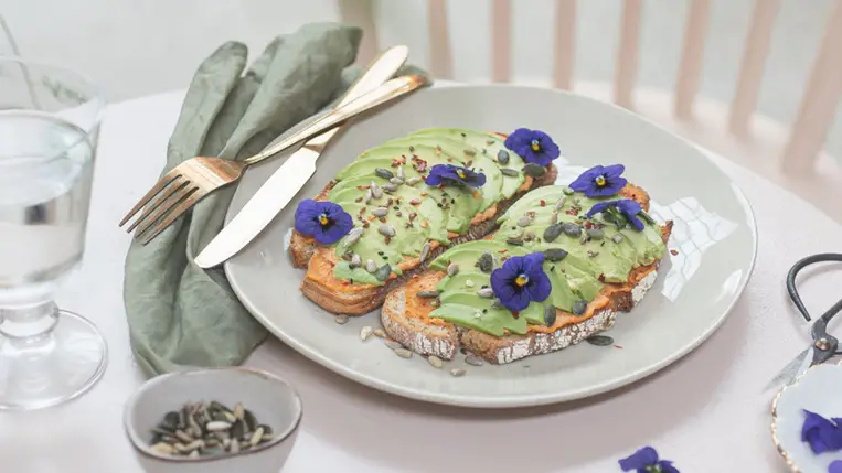 8 ehető virág, amit a kertből egyenesen a tányérodra tehetsz