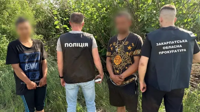 Visken fogtak el egy házaspárt, akik részt vettek az illegális határátlépés lebonyolításában. Fotó: Ukrán Nemzeti Rendőrség