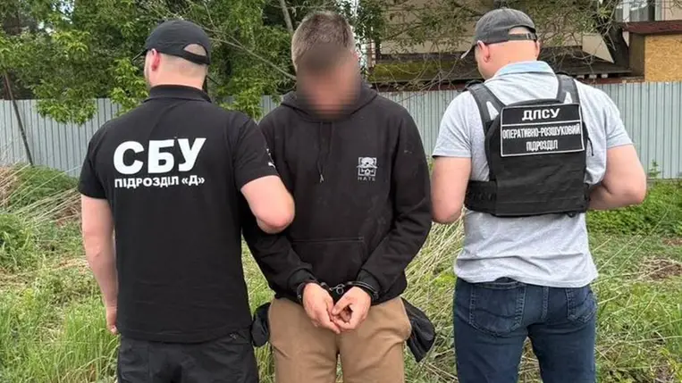 5000-7000 dollárért szervezte az illegális határátlépést: embercsempészt tartóztattak le Kárpátalján. Fotó: DPSZU