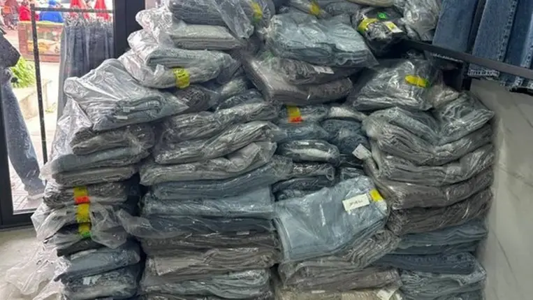 Humanitárius segélyt adtak el illegálisan Odesszában, több száz millióra tettek szert .Фото: Офіс генпрокурора