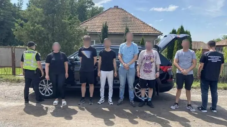 Egy év felfüggesztett börtönbüntetést kapott egy kárpátaljai nő, aki katonaköteles férfiakat szállított az ukrán–magyar határhoz. Fotó: Ukrán Állami Határőrszolgálat