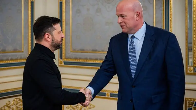 Az USA NATO-nagykövete Kijevben: ennek az értelmetlen háborúnak véget kell vetni Trump útmutatása szerint