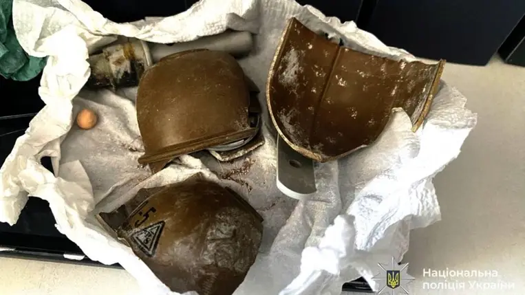 Egy nyolcadikos tanuló imitációs gyakorlógránátot vitt iskolába Vinnicjában. A detonáció után két diák szemirritáció miatt orvosi segítséget kért. Fotó: Ukrán Nemzeti Rendőrség
