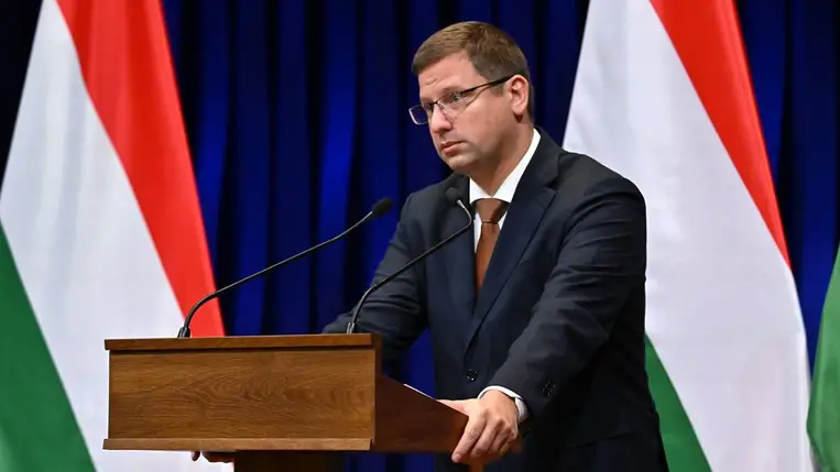 Gulyás Gergely közölte, hogy a leköszönt kormány tagjai az őket törvény szerint megillető végkielégítésüket egy kárpátaljai, nagydobronyi gyermekotthonnak ajánlják fel. Fotó: MTI/Illyés Tibor