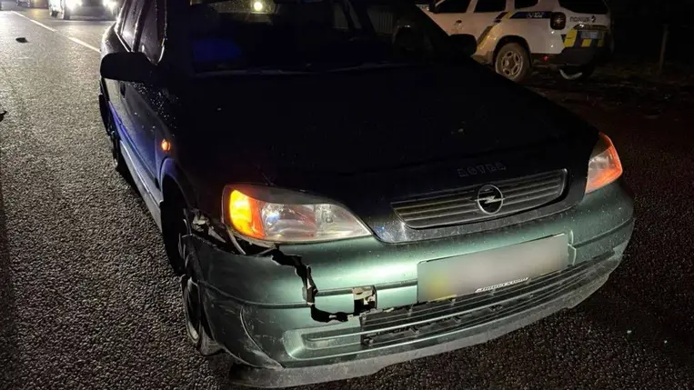 Halálos baleset: földön fekvő nyugdíjas férfit gázoltak el Kárpátalján. Fotó: Ukrán Nemzeti Rendőrség