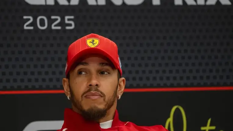 Hamiltont nyugdíjba akarják küldeni, sértődötten reagált a Ferrari sztárja