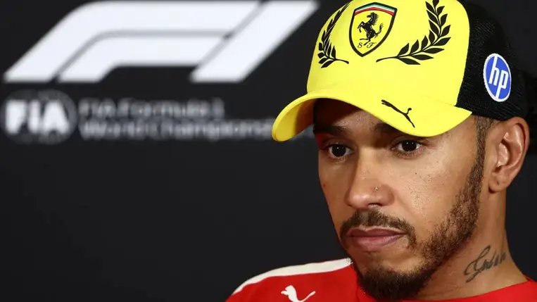 Lewis Hamilton elárulta, miért van hátrányban a Ferrari