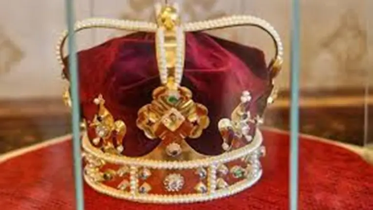 Vaníliakrémmel öntötték le a brit korona kiállítási vitrinjét politikai aktivisták. Illusztráció. Fotó: Shuitterstock