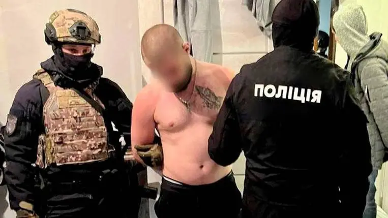 Újra őrizetbe vették az ungvári internetes csalót, aki az óvadék letétele után folytatta a bűncselekményeket. Fotó: Ukrán Nemzeti Rendőrség