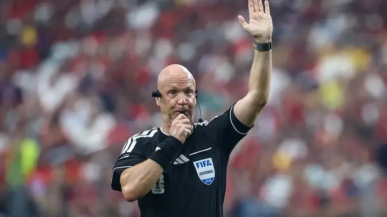 Visszavonult Anthony Taylor, a Premier League legendás játékvezetője