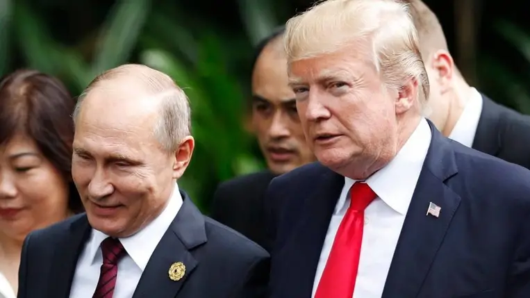 Trump és Putyin korábbi találkozója. Forrás: MTI/EPA.