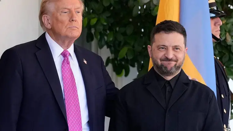 Donald Trump amerikai elnök (b) fogadta Volodimir Zelenszkij ukrán államfőt a washingtoni Fehér Házban 2025. október 17-én (Fotó: MTI/AP/Alex Brandon) 