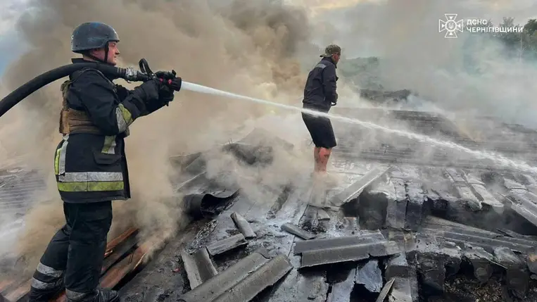 Orosz dróntalálat ért egy kiégett nukleáris fűtőelemeket táróló létesítményt Csernobil közelében. A kiemelt kép illusztráció (Fotó: MTI/AP/Ukrán katasztrófavédelem)
