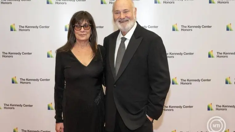 Washingtonban készített kép Rob Reiner kétszeres Primetime Emmy-díjas amerikai színészről, filmrendezőről és feleségéről, Michelle Reinerről. MTI/EPA/Consolidated News Photos pool/Ron Sachs