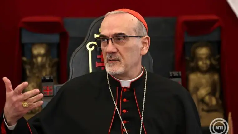 Pierbattista Pizzaballa olasz érsek, Jeruzsálem latin pátriárkája karácsonyi sajtóértekezletet tart hivatalában, Jeruzsálem óvárosában 2025. december 22-én. MTI/EPA/Atef Szafadi