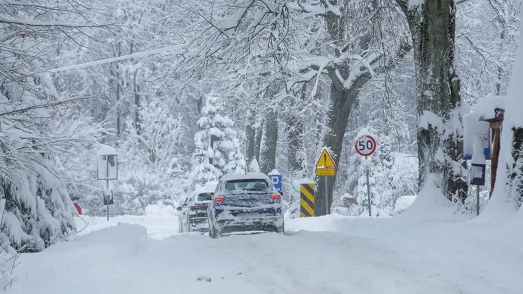Lengyelországban is tombol a téL. Illusztráció. Fotó: MTI/EPA/PAP/Tomasz Waszczuk