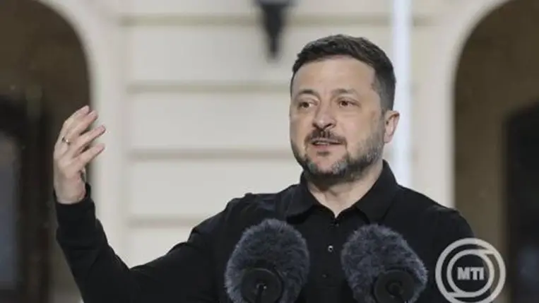 Volodimir Zelenszkij ukrán elnök a moldovai elnökkel a kijevi elnöki palotában folytatott tárgyalásai utáni sajtóértekezleten 2026. április 26-án. MTI/EPA/Szerhij Dolzsenko