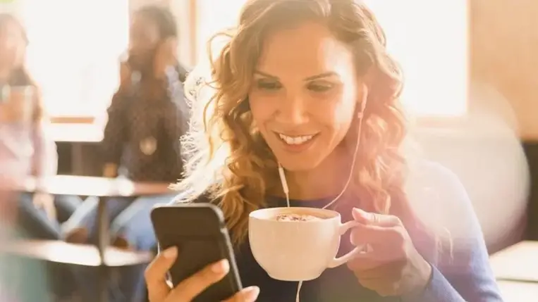 Itt az új élénkítő, ami jobban felpörget, mint a koffein