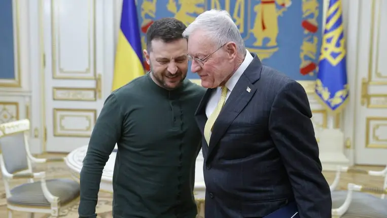 Volodimir Zelenszkij ukrán elnök fogadja Keith Kellogg altábornagyot, Donald Trump amerikai elnök Ukrajnáért és Oroszországért felelős különmegbízottját Kijevben 2025. február 20-án. Fotó: MTI/EPA/Szerhij Dolzsenko