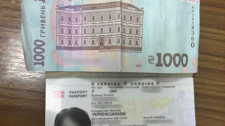 Két bűncselekmény egy határátlépés során: hamis biztosítással és kenőpénz-ajánlattal bukott le egy nő Asztélynál. Fotó: DPSZU